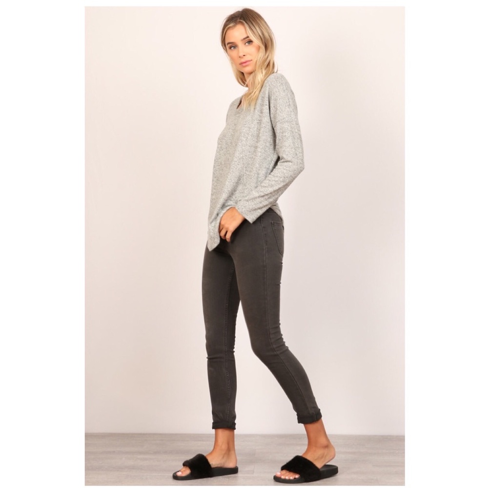 Basic gray top 💕